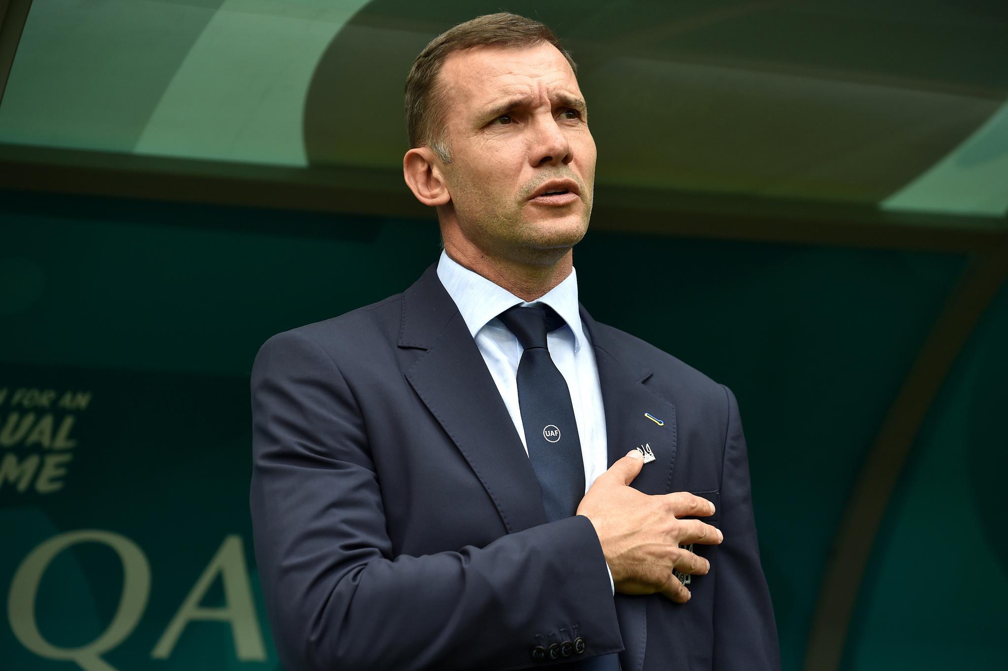 包含北马其顿小组赛告捷，民众欢呼胜利的词条