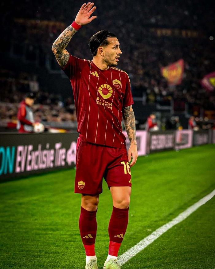 开云体育app下载-罗马前锋梅开二度，助球队取胜