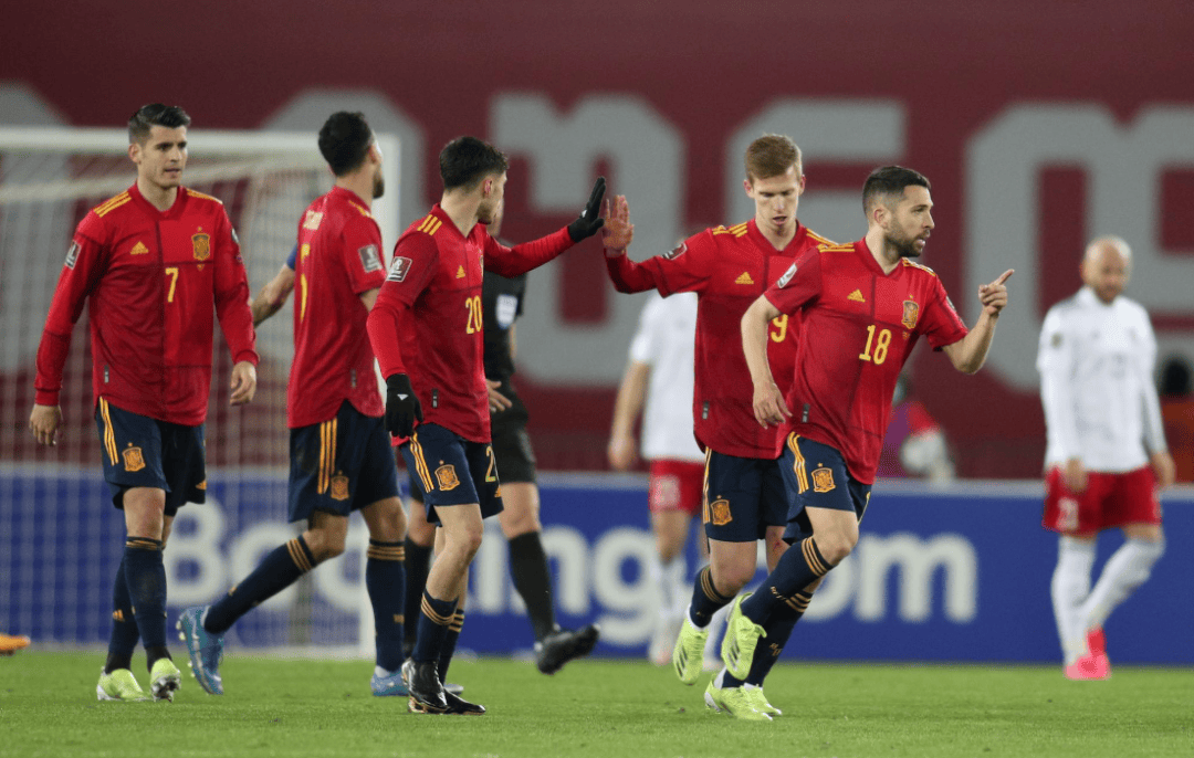 西班牙国家队实力强劲，一路杀入决赛