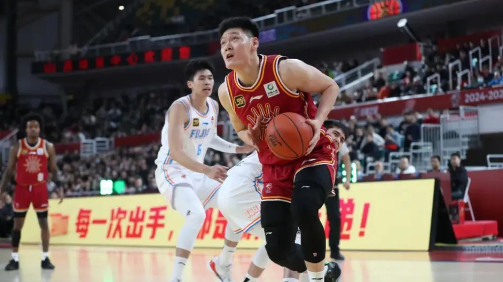 福建男篮加强训练备战，全力冲击前四