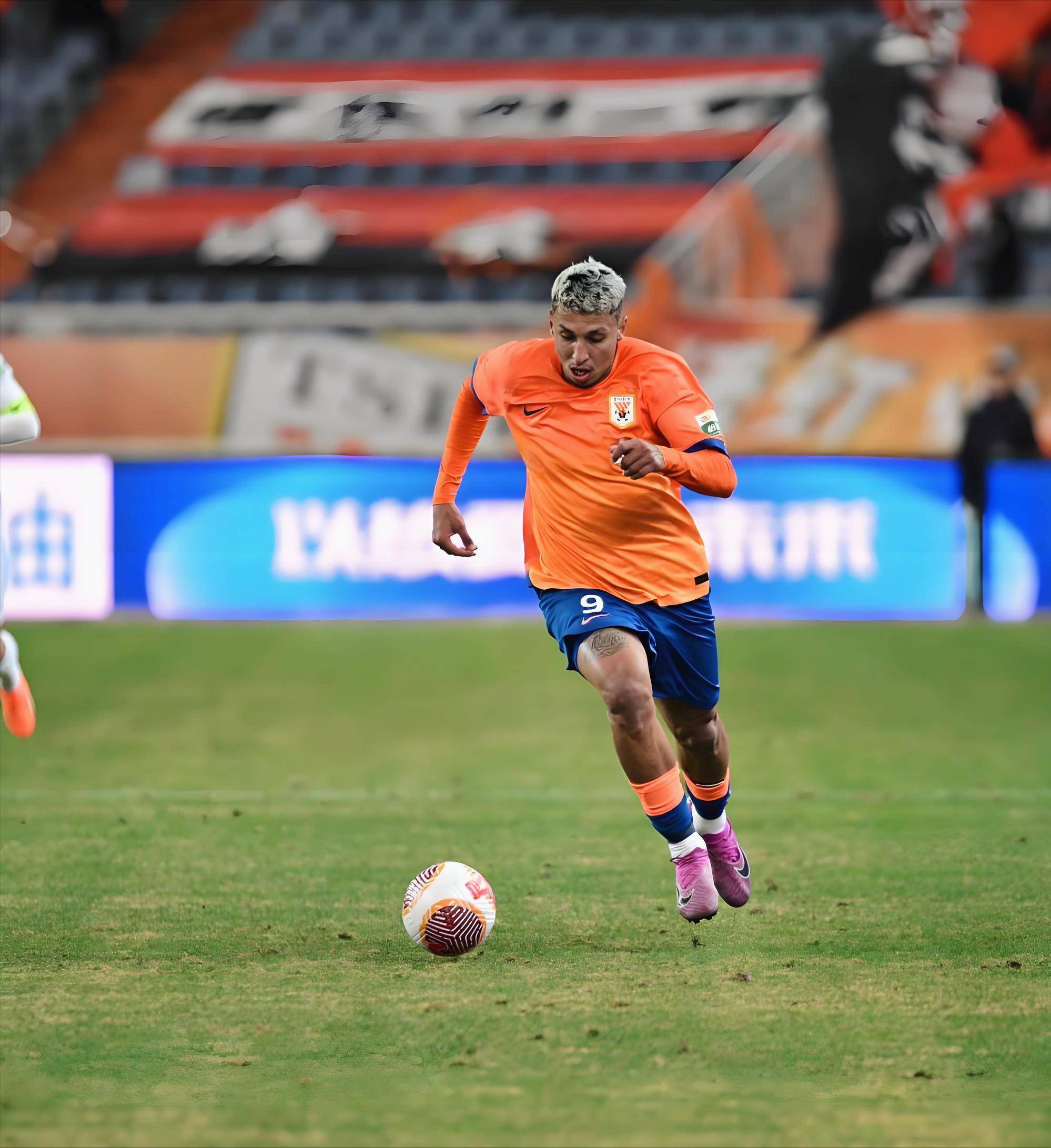 包含精彩对决迎来最终较量，全队士气高涨备战！的词条