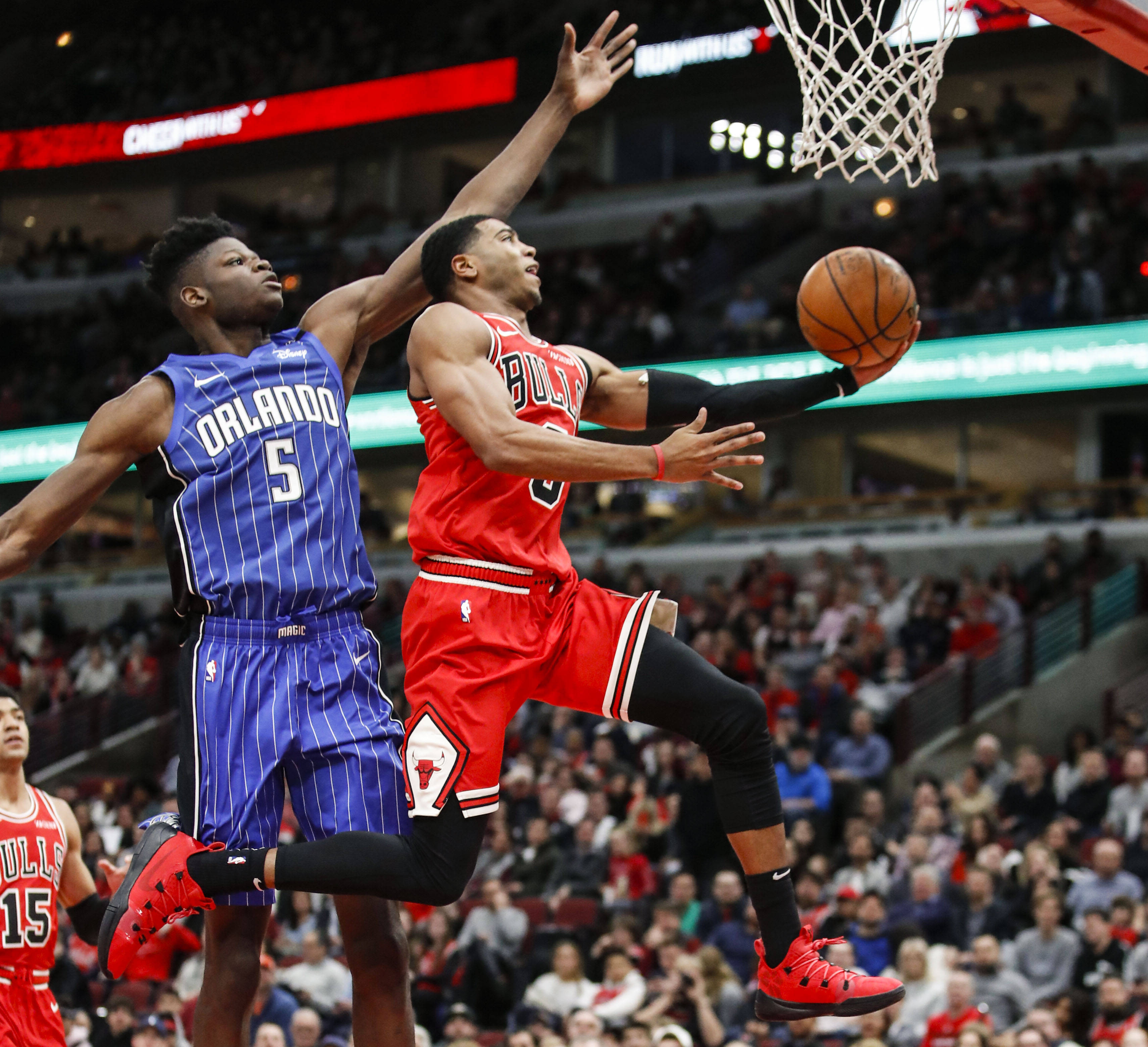 NBA总冠军赛：公牛队击败尼克斯连胜两场的简单介绍