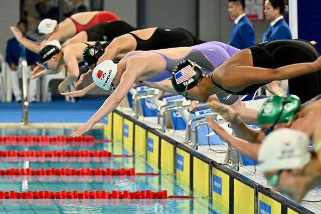 关于澳大利亚游泳选手夺冠，表现抢眼的信息