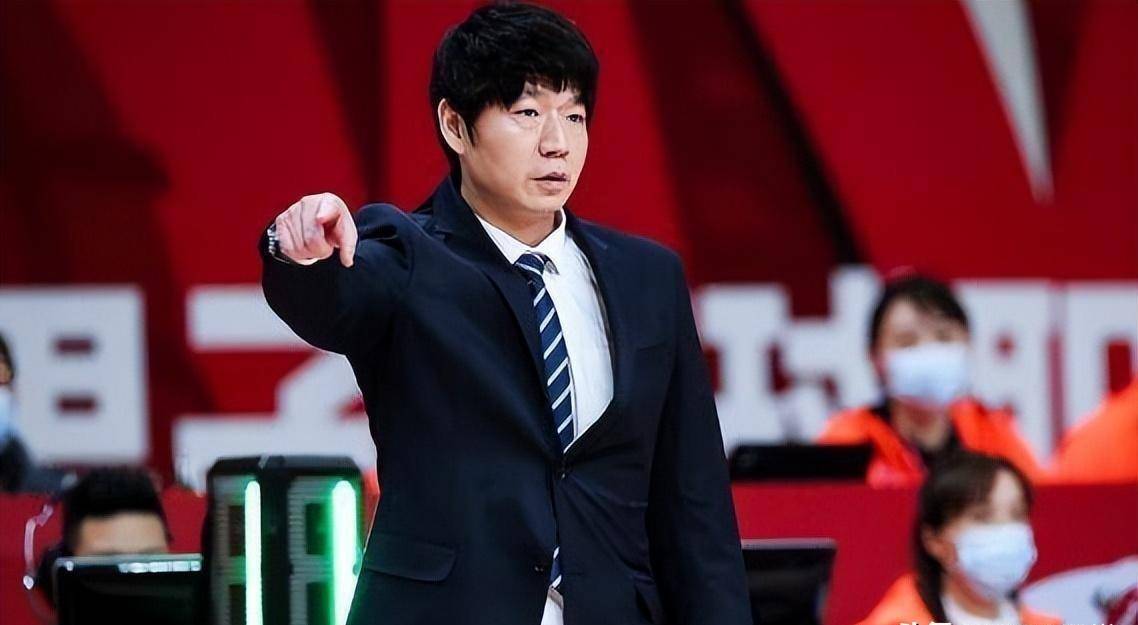 秘鲁球队球员表现卓越夺取胜利