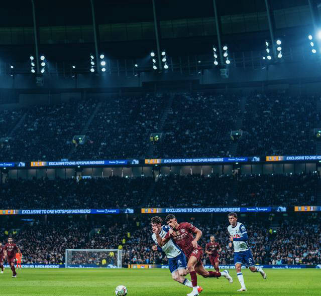 曼城轻松击溃对手，瓜迪奥拉欢呼一座