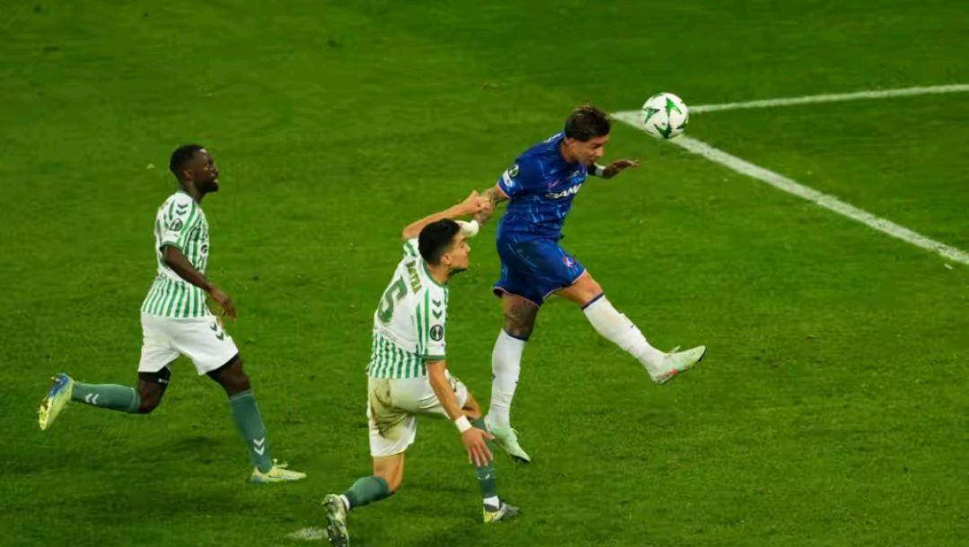 切尔西惨败西汉姆，争冠形势不容乐观