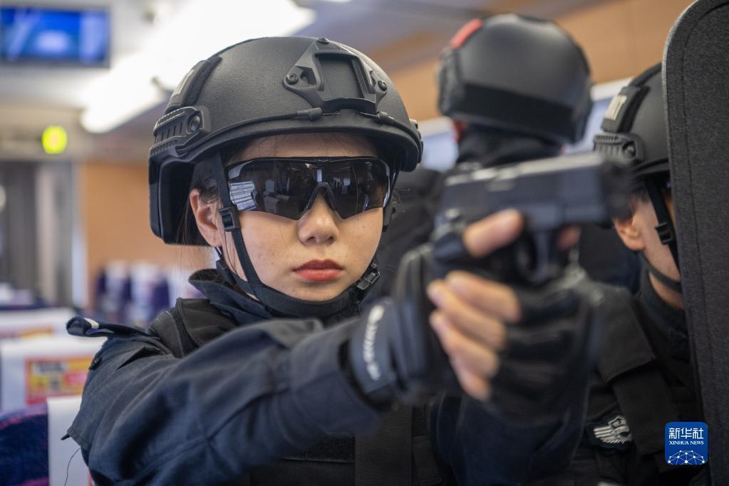 意大利射击队突围夺冠，赢得掌声喝彩