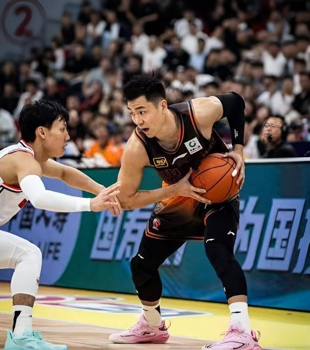 开云体育网站-辽宁队击败广东宏远队，追平系列赛