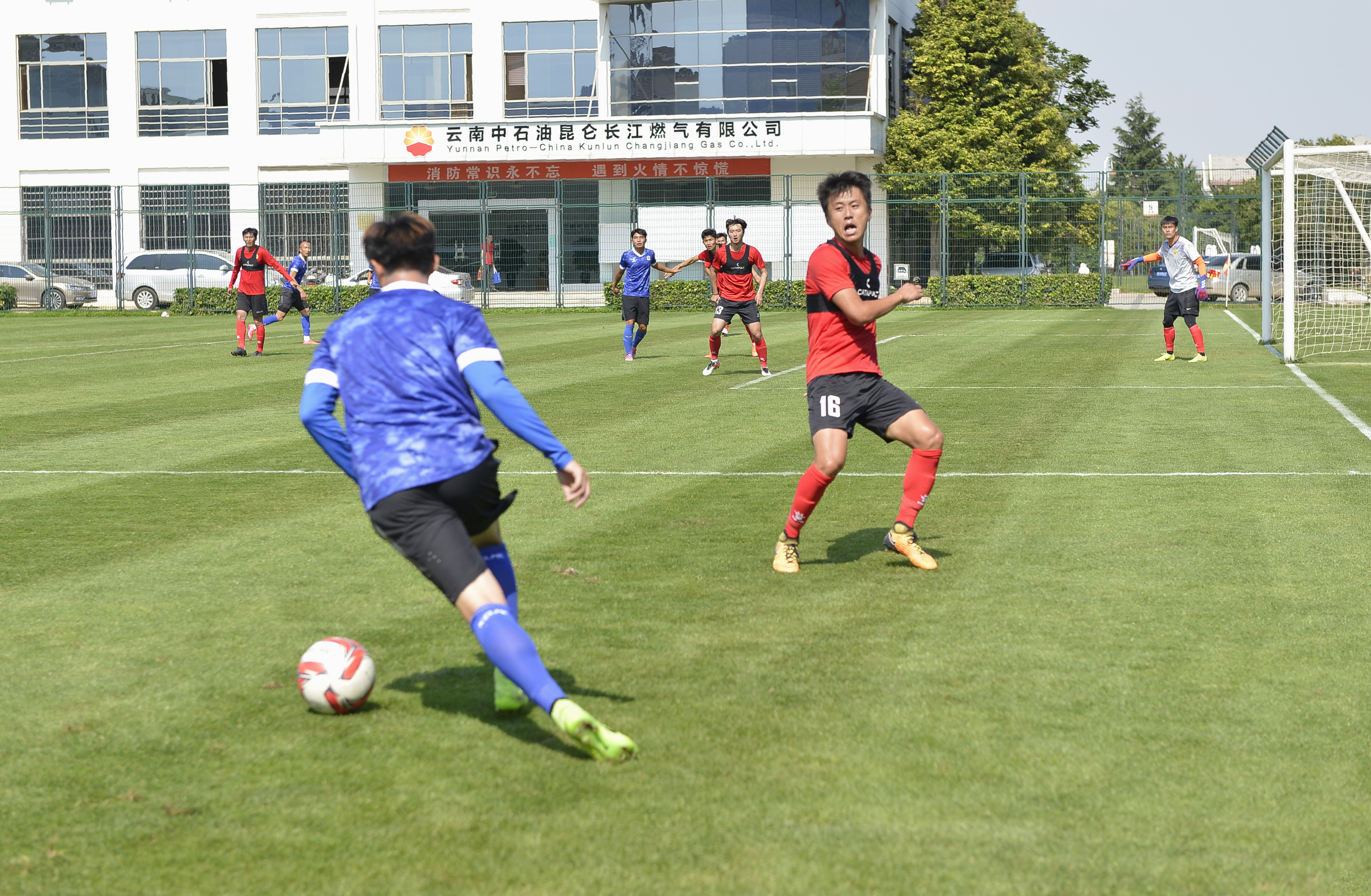 阿贾克斯青训中心迎来汉堡球员试训