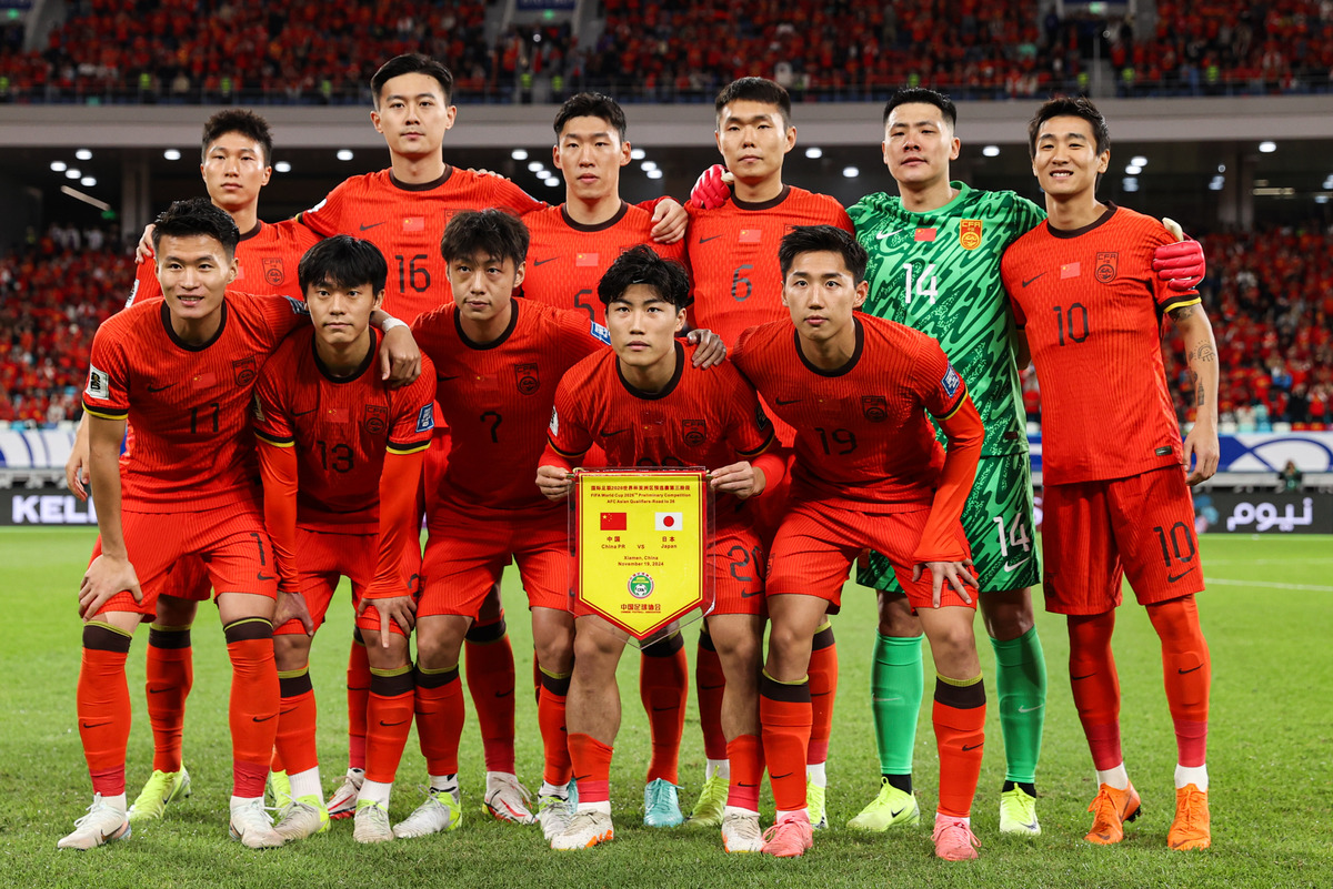 开云体育平台-包含双方实力相当，球场上掀起了激烈的角逐的词条