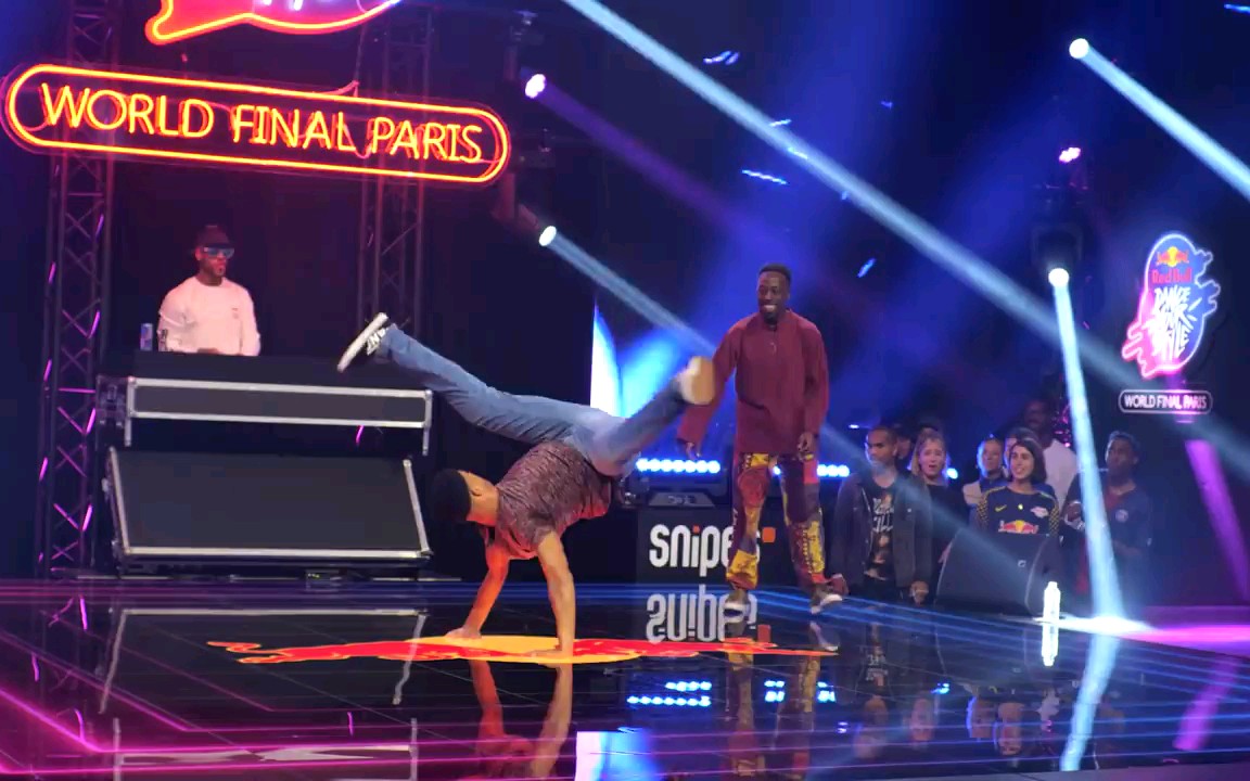 开云体育平台-亚洲巨星联赛全明星周末精彩花絮直击，高光时刻回放的简单介绍