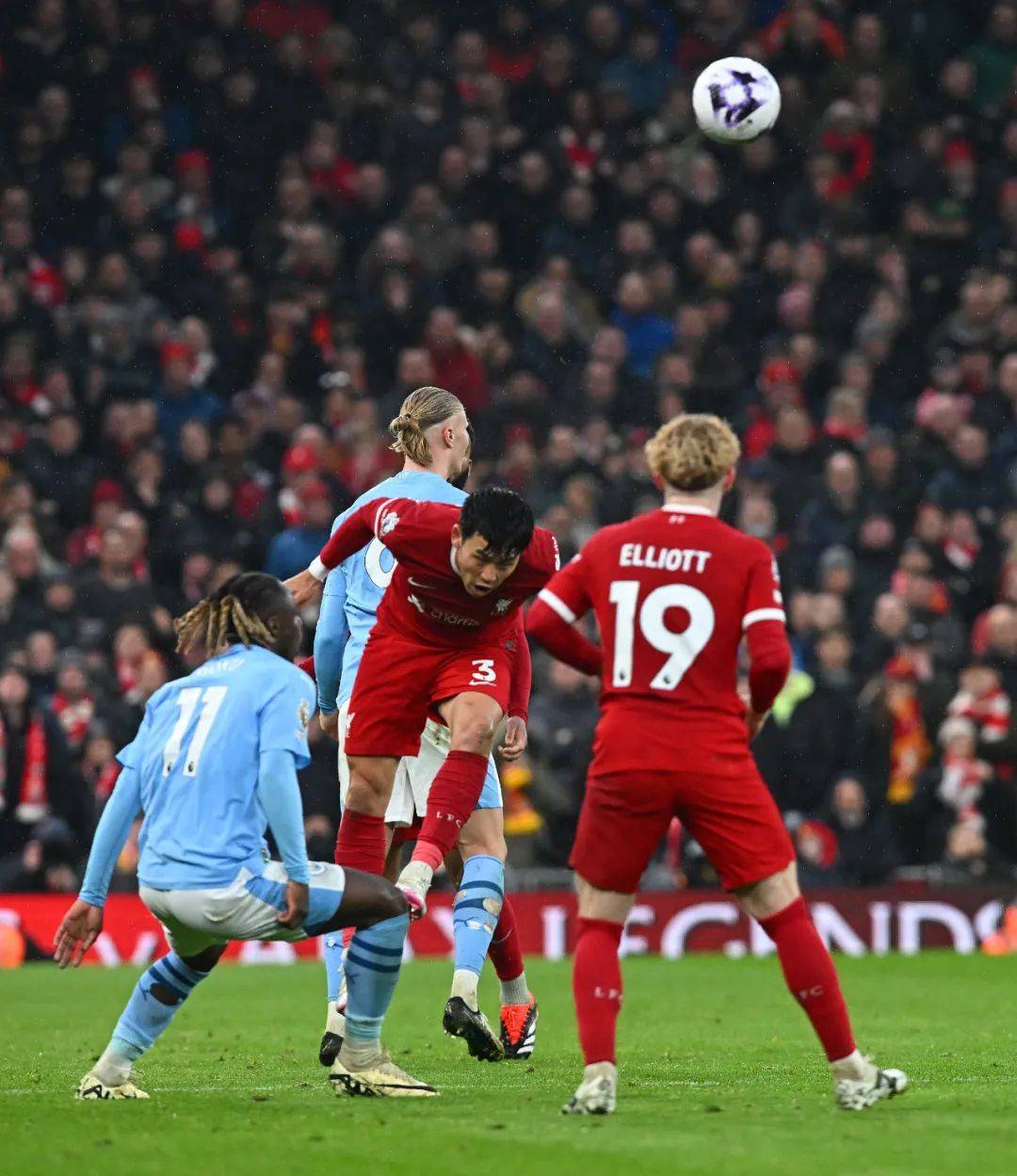 开云体育官方入口-进攻组合默契十足，连续攻破对手球门