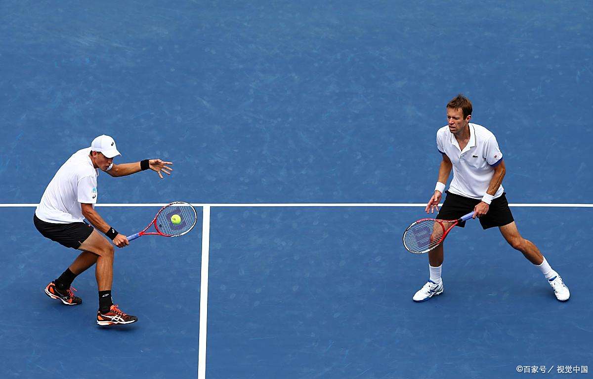 进攻组合默契十足，连续攻破对手球门