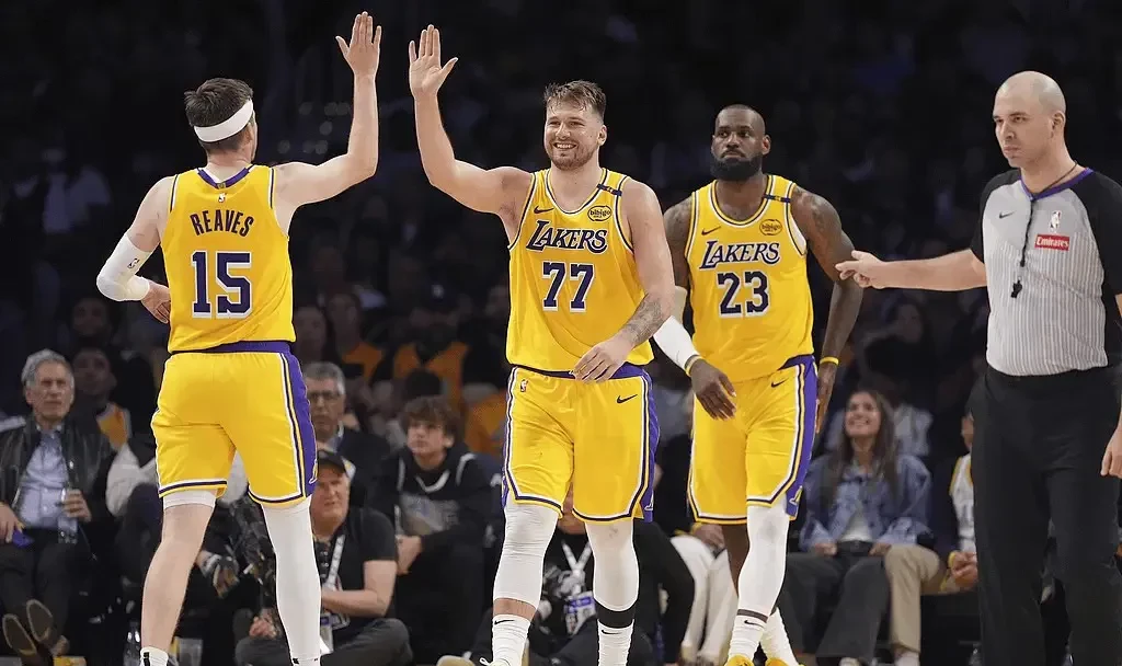 关于湖人队气势如虹！主场大胜对手，连胜局开启的信息