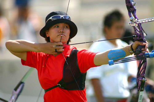 射箭选手箭法娴熟，准如发箭