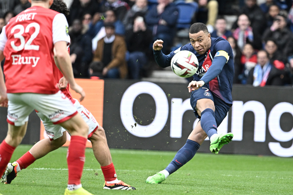 开云体育直播-巴黎圣日耳曼提前锁定法甲冠军，赛季表现抢眼的简单介绍