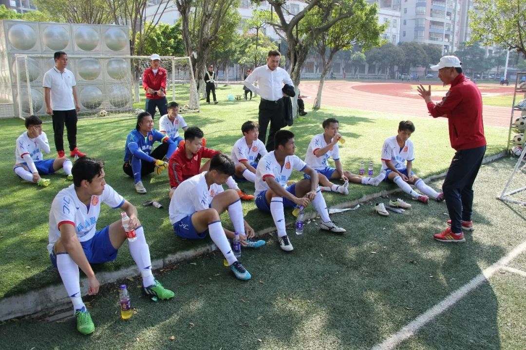 关于深圳市体育场再次迎来团结战友，向前冲刺的信息